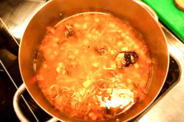 bratensatz-und-reduzierter-fond-aufkochen-und-anschliessend-sieben